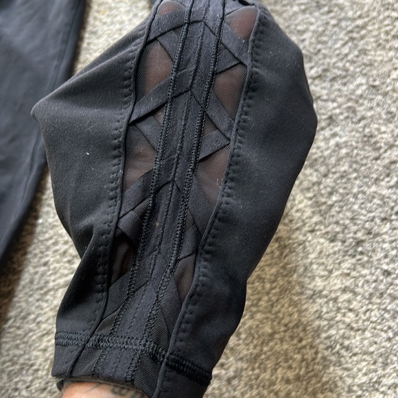 LuluLemon black leggings. Size 8 - Picture 5 of 7